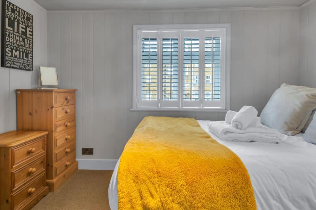 Two Bedroom Private Cottage With Private Parking Just By The Sea Herne Bay Zewnętrze zdjęcie