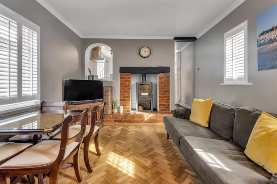 Two Bedroom Private Cottage With Private Parking Just By The Sea Herne Bay Zewnętrze zdjęcie