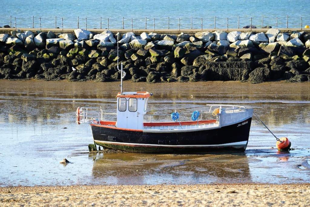 Two Bedroom Private Cottage With Private Parking Just By The Sea Herne Bay Zewnętrze zdjęcie