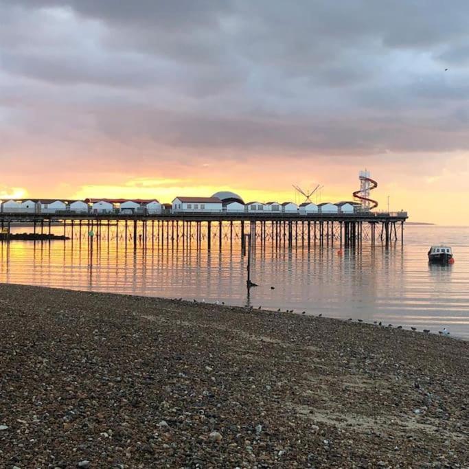 Two Bedroom Private Cottage With Private Parking Just By The Sea Herne Bay Zewnętrze zdjęcie